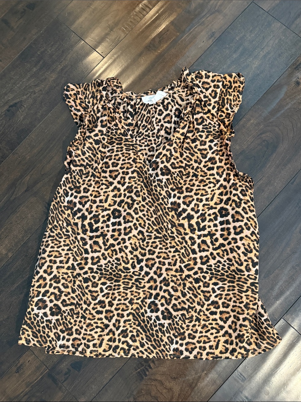 Dear John Leopard Women’s ruffle cap sleeve tank size M